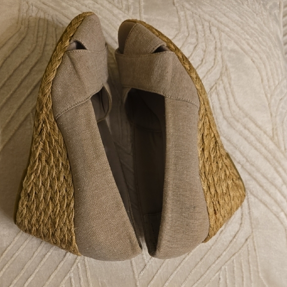 Chaps Taupe Wedge Sandals - Picture 6 of 13